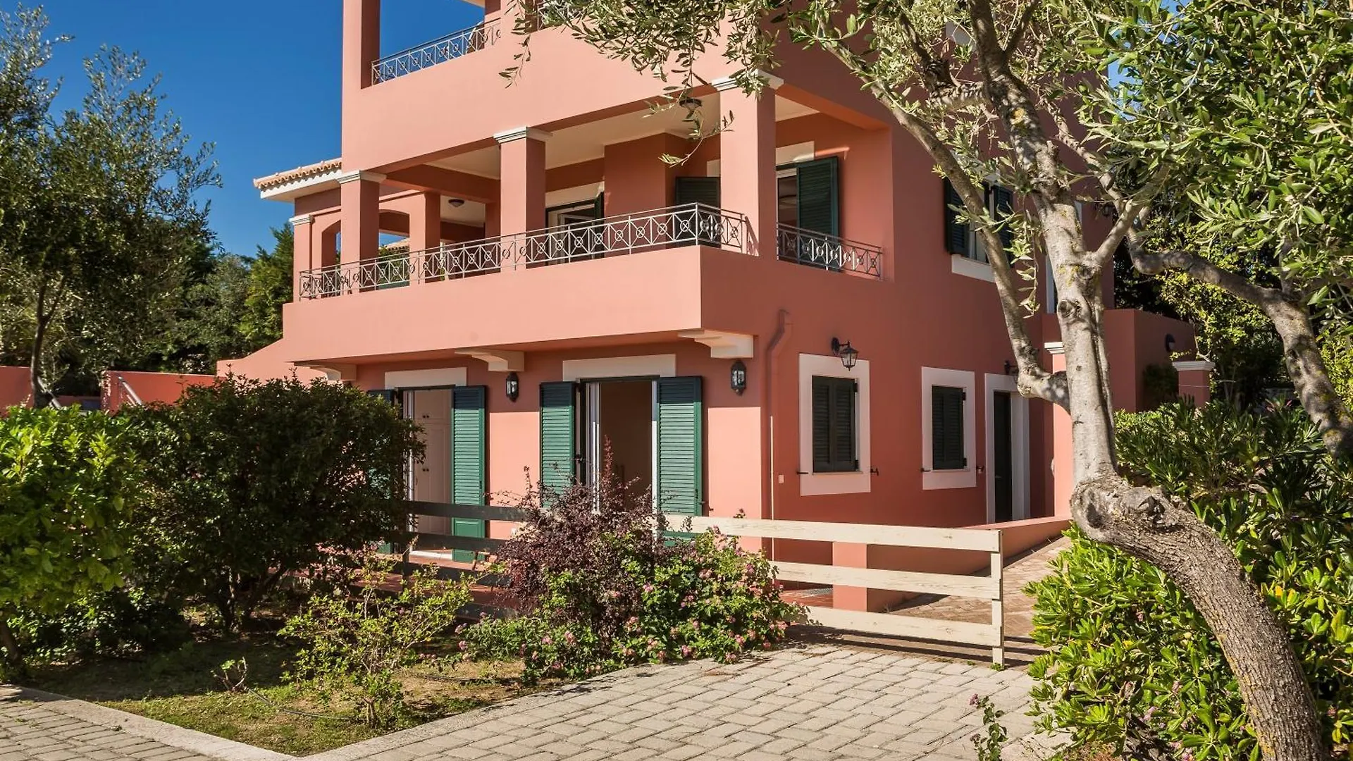 Superb Kefalonia Villa 4 Bedrooms Villa Froso Stunning Sea Views Sunny Roof Terrace Lakithras